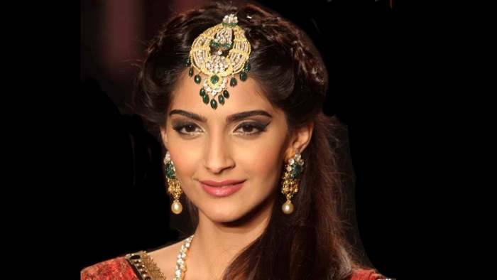 Sonam Kapoor Lifestyle Wiki Net Worth Income Salary