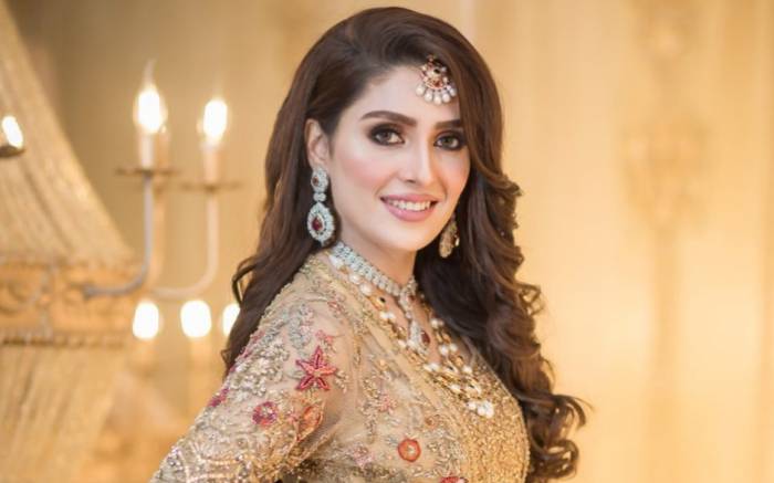 Ayeza Khan Lifestyle Height Wiki Net Worth Age