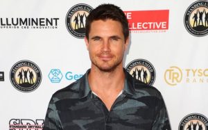 Who Is Robbie Amell? Net Worth, Lifestyle, Age, Height, Weight, Family