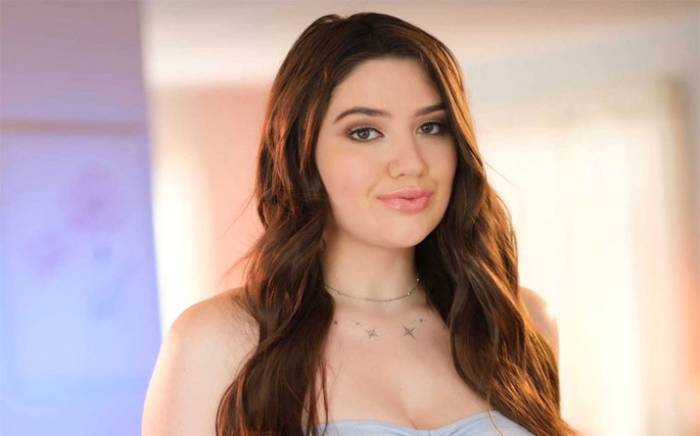 Who Is Alyx Star? Net Worth, Lifestyle, Age, Height, Weight, Family ...