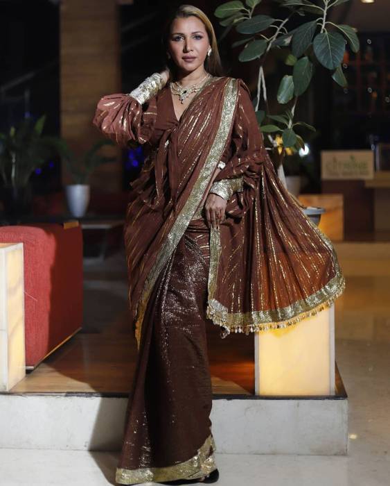 Ritu Shivpuri Looks