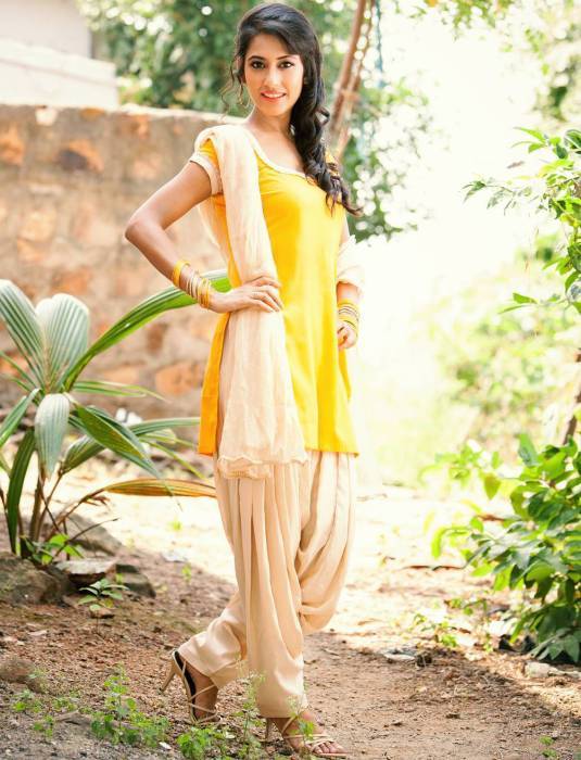 Via Roy Choudhury Looks
