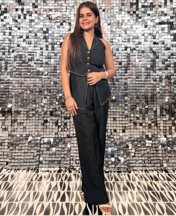 Dharna Durga Looks